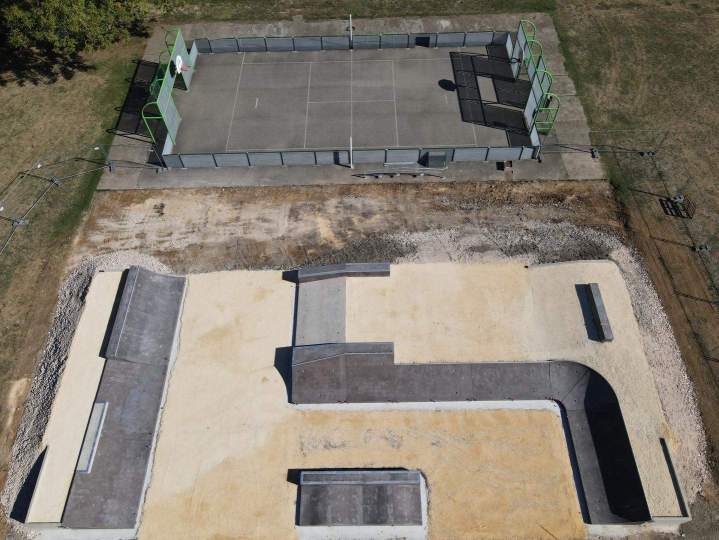 Vue aérienne d'un complexe sportif, Montayral