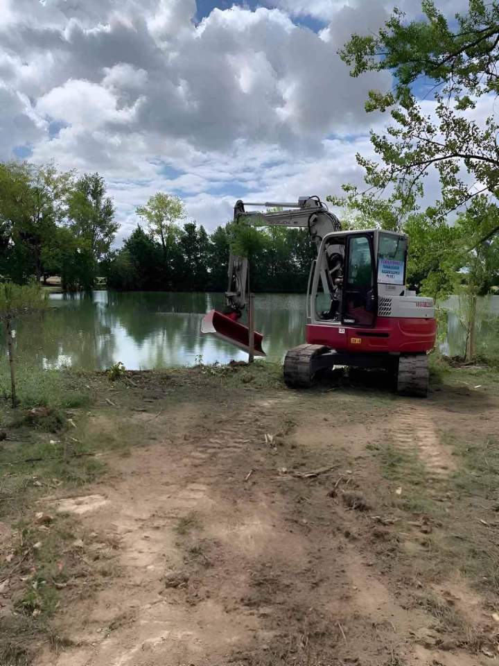 Mini-pelle Takeuchi TB235, Montayral