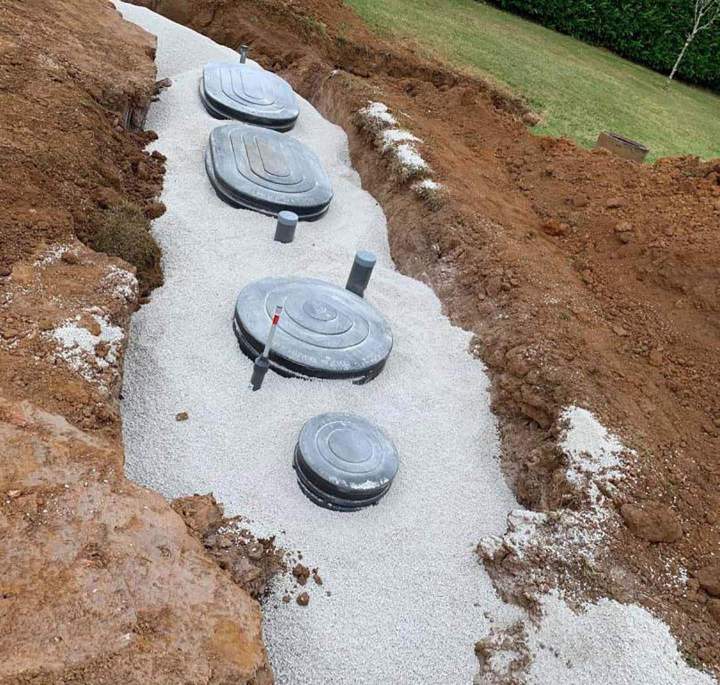 Pose de micro-station d'épuration, Montayral