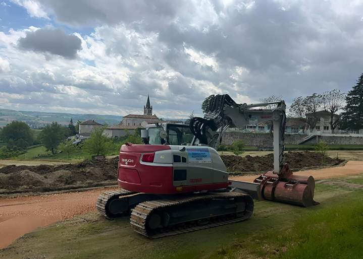 Travaux de mise en forme du terrain à Montayral