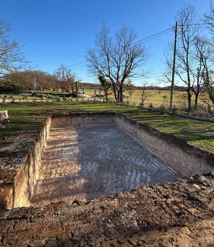 Travaux de fouille et remblai à Montayral